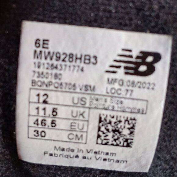 LOWERING THE PRICE for these BLACK NEW BALANACE MEN'S ATHLETIC SHOES - Picture 4 of 4